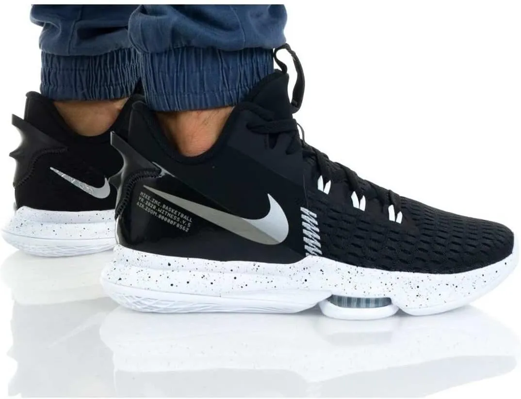 Nike Men's Basketball Shoe