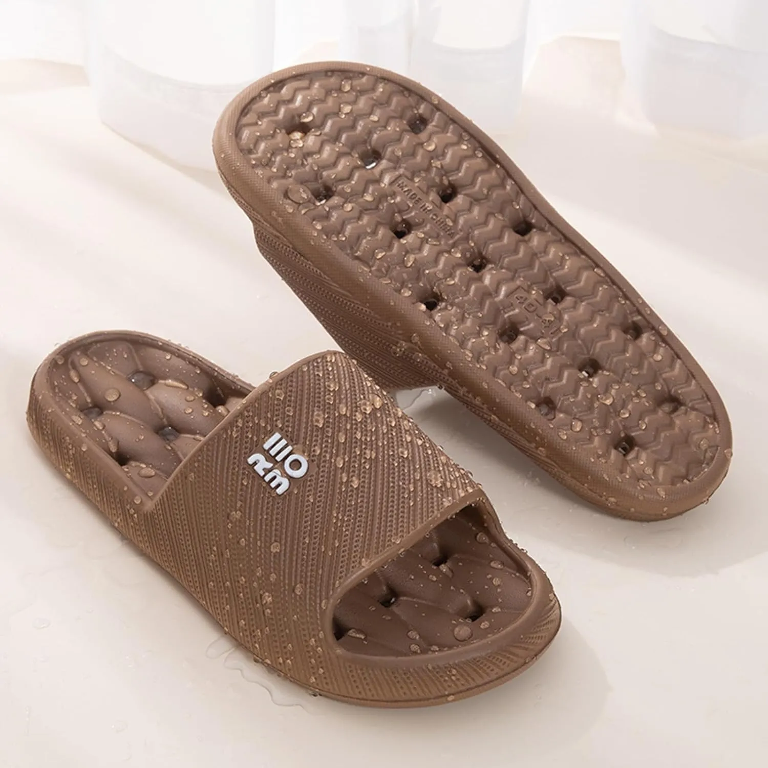Slippers EVA Breathable Shoes Water Leaking and Quick Drying Women's Letter Home Sandals Slip and Smell Home Slippers